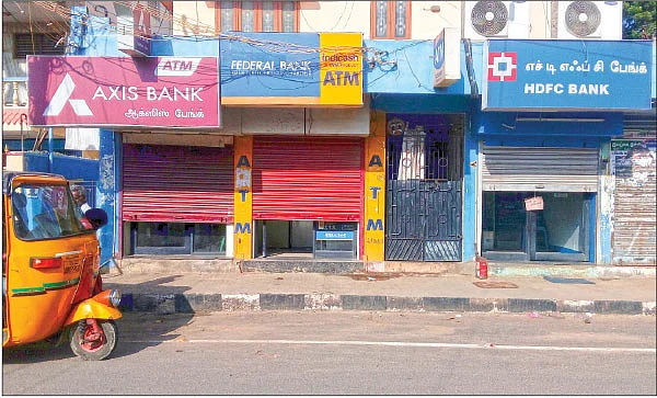 யாருக்காக வரிசையில் நிற்கிறோம் நாம்?