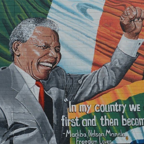 சிறைக்கம்பிகளுக்குள் கடிதங்களாலான ஒரு வாழ்க்கை... மண்டேலா என்னும் விடிவெள்ளி! #Mandela100
