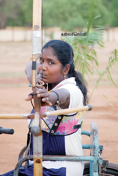 “கால்கள் இல்லைனா என்ன... கைகள் இருக்கே!”