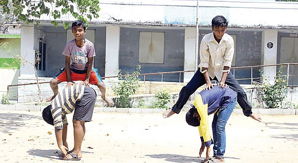 பாரம்பரிய விளையாட்டை மறக்காதவங்க நாங்க!