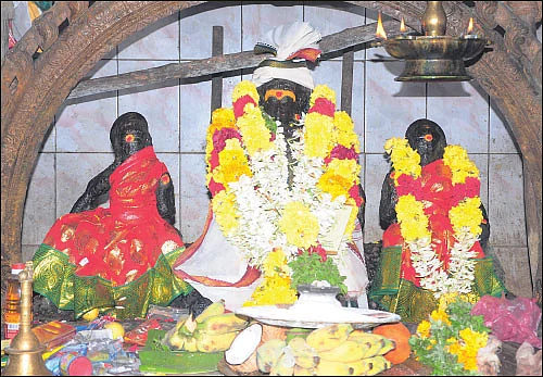 வாழ்வு செழிக்க வரம் தருவார் - செந்தட்டி ஐயனார்