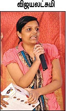 மனதில் உற்சாகம்... கைகளில் பரிசு... கண்களில் ஆனந்தம்!