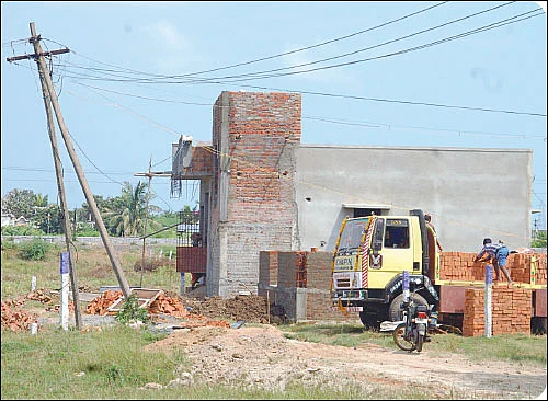 தமிழக அரசு ஊழியர்களுக்கு... நான்காம் ஆண்டிலேயே வீட்டுக் கடன்!