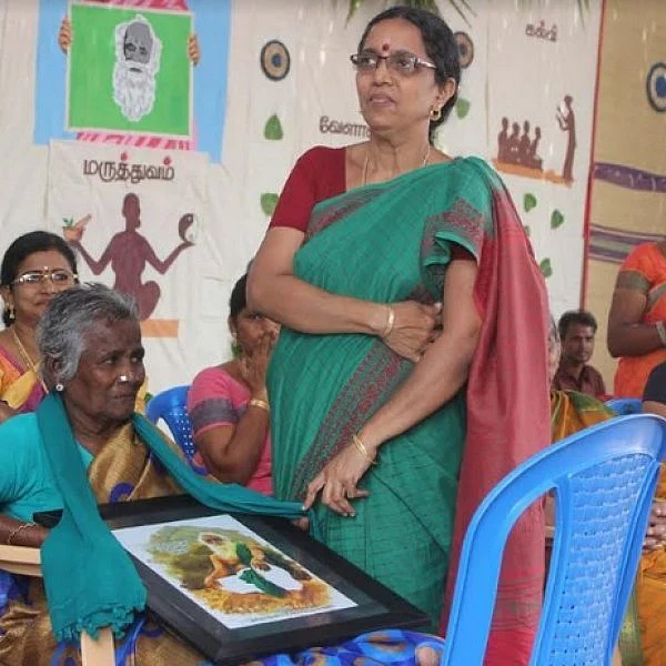 `சிசுகொலை பண்ணல...காப்பாத்தி இருக்கேன்'- 2,000 சுகப்பிரசவங்களைச் செய்த வீரம்மாள்
