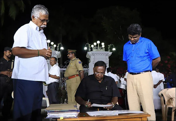 அத்துமீறுகிறதா ஆளுநர்கள் ஆதிக்கம்?