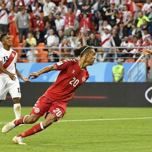 ஒவ்வொரு நொடியும் பரபரப்பு... பெருவை போராடி வென்ற டென்மார்க்! #Worldcup #PERDEN