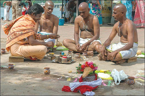 கேள்வி - பதில்: மறுஜன்மம் உண்டு எனில், முன்னோர் ஆராதனை அவசியமா?