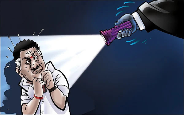 பன்னீர் சொத்துக்குவிப்பு - பழைய வழக்கு... பழிதீர்க்கும் கணக்கு!