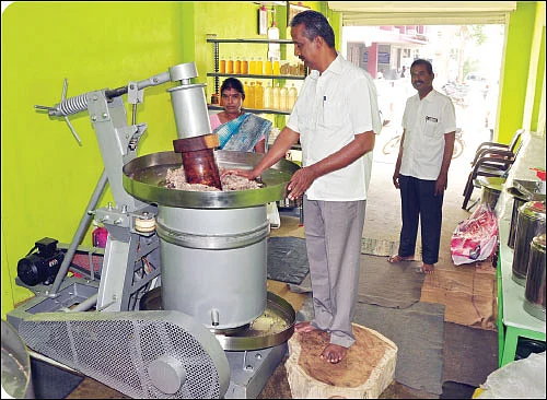 கொஞ்சம் ப்ளஸ்... நிறைய லாபம்! - தென்னை தரும் பொருள்கள்!