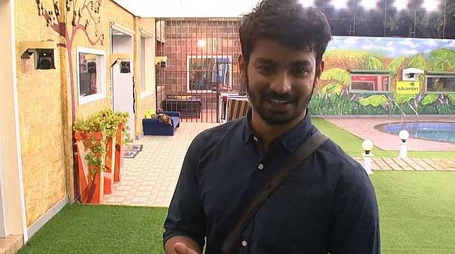 கட்டிப் பிடிச்சு கட்டிப் பிடிச்சு தலைவியான வைஷ்ணவி! #BiggBossTamil2
