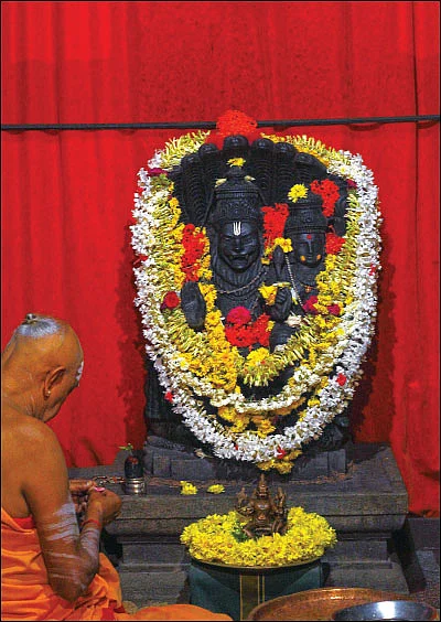 ‘இது யாக பூமி... யோக பூமி!’ - துங்காநதிக்கரையில் கம்பீரமாக எழும் நரசிம்மர் ஆலயம்!