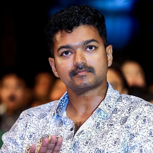 `விஜய் அண்ணாவ எனக்குப் பிடிக்கும்; அப்படி பேசினதுக்கு வருத்தப்படுறேன்!’ - நடிகர் கருணாகரன் ட்வீட்