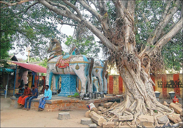 முதல் அழைப்பு அம்மனுக்கு!