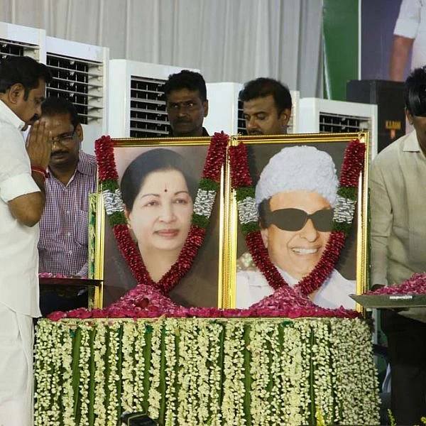 அரியலூரில் நடைபெற்ற எம்ஜிஆர் நூற்றாண்டு விழாவில் முதல்வர்கள் பழனிசாமி மற்றும் ஓ.பி.எஸ்.: செ.ராபர்ட்