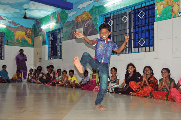 ‘கண்ணீர் துடைக்கும் கைகளும் உண்டு!’
