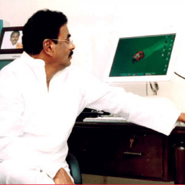 சசிகலா ஜாதகம் - 34 - ஜெயலலிதாவுக்குப் பின்னால் சசிகலா... சசிகலாவுக்குப் பின்னால் நடராசன்!