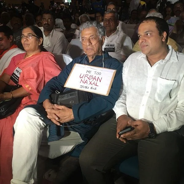 `நானும் அர்பன் நக்சல் தான்' - கழுத்தில் பதாகையுடன் கூட்டத்துக்கு வந்த நடிகர் கிரிஷ் கர்னாட்!