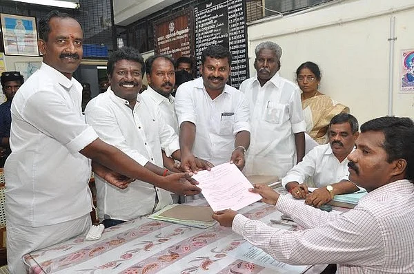 233 அதிமுக வேட்பாளர்கள் ஒரே நேரத்தில் வேட்புமனு தாக்கல்! - என்ன காரணம்?