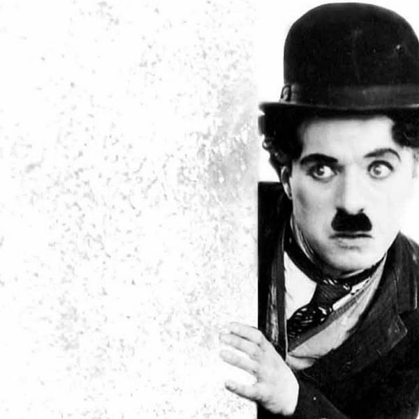 கண்ணீரைப் புன்னகையால் வென்ற  அரை இன்ச் மீசைக்காரன்! #HBDCharlieChaplin