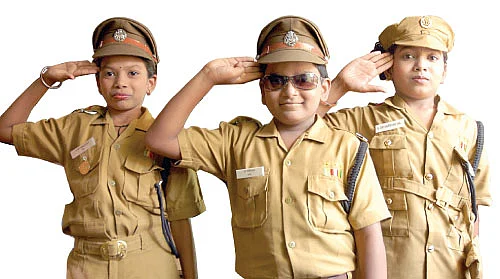 அவதார் - சிங்க நடைபோட்ட சின்னக் காவலர்கள் !