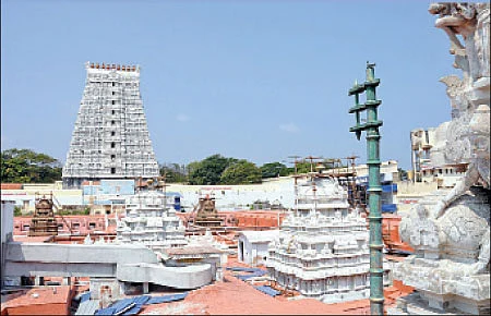 திருச்செந்தூரின் கடலோரத்தில்...