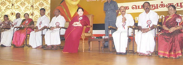 கே.பி.முனுசாமி, தங்கமணி, வளர்மதி.. இவர்களை ஏன் பேசச் சொன்னார் ஜெ.?