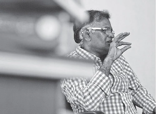 “ஒரு சோட்டா கவர்மென்ட்டுக்காக ஒருவன் நாவல் எழுதுவானா என்ன?!” - சந்திப்பு: சுகுணா திவாகர், வெய்யில்