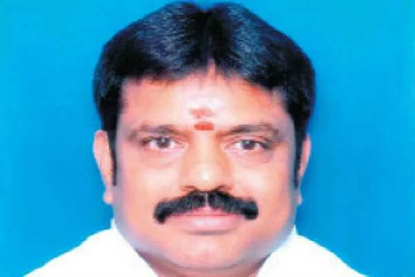 ஒன்றல்ல; மூன்று வாக்காளர் அட்டைகள்! சிக்கிக்கொண்ட அ.தி.மு.க எம்.எல்.ஏ