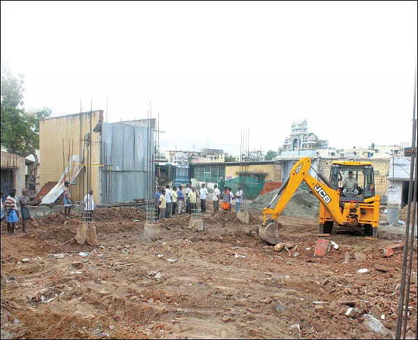 நாரதர் உலா... - கருவறை இடிப்பு... காரணம் என்ன?