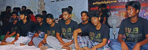 களத்தில் மாணவர்கள்... கொதிக்கும் தமிழகம்!