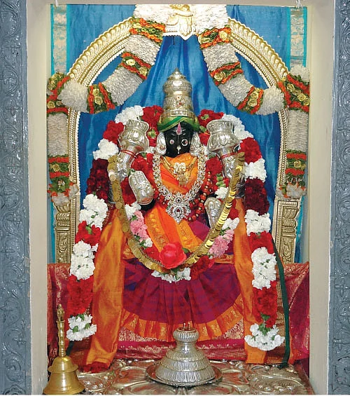 அமெரிக்காவில் அருளும் அங்கயற்கண்ணி!