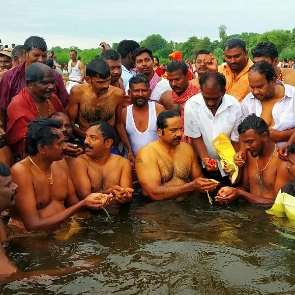`சபரிமலை தீர்ப்பை உச்ச நீதிமன்றம் மறுபரிசீலனை செய்ய வேண்டும்!’ - சரத்குமார் கோரிக்கை