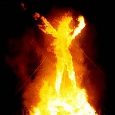 தீக்குளித்து தற்கொலை!