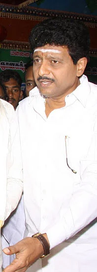 எக்குத்தப்பாகப் பேசியதால் கைதானாரா திவாகரன்?