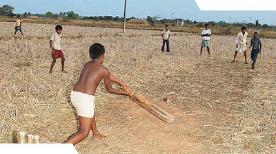 குதிகாலைத் தூக்கினால் நோ பால்... சிக்ஸ் அடிச்சா அவுட் !