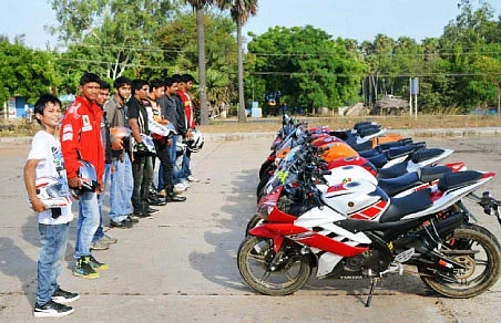 சண்டைக் கோழிகள் அல்ல; சாது புலிகள்!