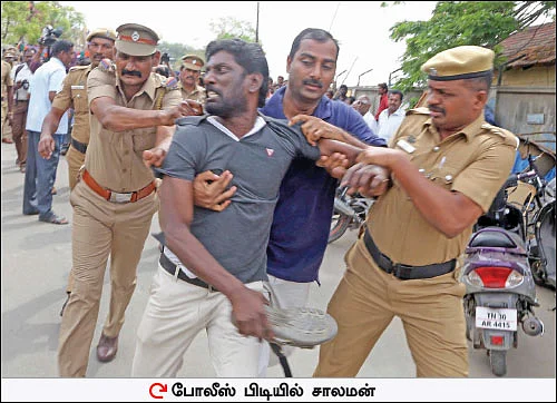 "கனவுகளுடன் சென்றவரைப் பிணமாகத் தந்தது மத்திய அரசு!"
