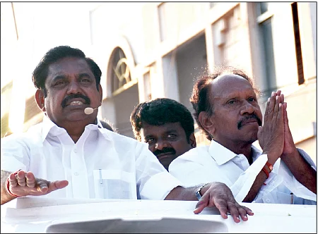 மிஸ்டர் கழுகு: சென்னை ரெய்டு... கோவை பணம்... வேலூர் வீடியோ!