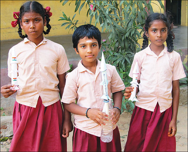 சீறிப் பறக்கும் ராக்கெட்!
