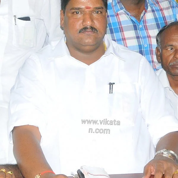 `என் தொகுதிக்குள் ஓ.பி.எஸ், ஈ.பி.எஸ் வந்தது எனக்குத் தெரியல!'- அ.தி.மு.க எம்.எல்.ஏ குமுறல்