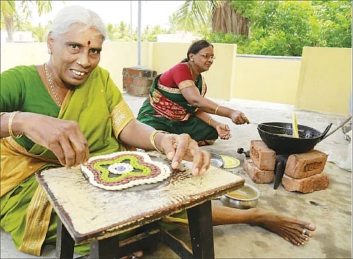 பட்சண விற்பனையில் பலே லாபம்!