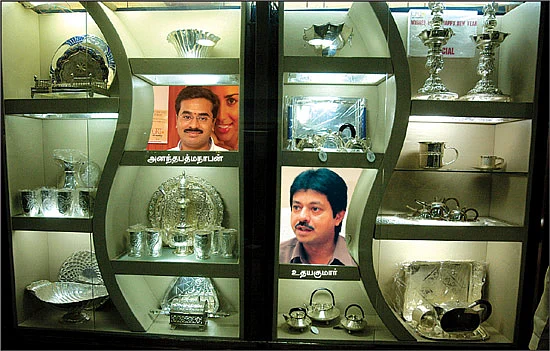 வெள்ளியும் ஏறுது... விலை உயர்வுக்குக் காரணம் என்ன?