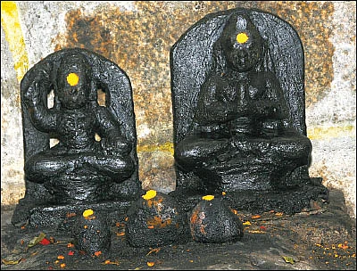 மலைகளின் நடுவே மணக்கோலம்! - பெரும்பேர் கண்டிகையில் அற்புதம்