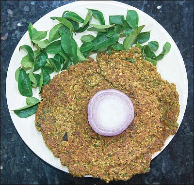 வாசகிகள் கைமணம்! - கமகமக்குதே... கறிவேப்பிலை அடை!