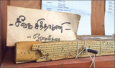 ஓலைச்சுவடிகளைத் தேடி ஊர் ஊராக அலைகிறார்!