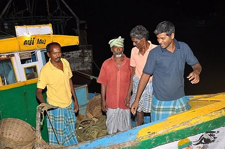 இலங்கை சிறையில் இருந்து விடுவிக்கப்பட்ட மீனவர்கள் ராமேஸ்வரம் வந்தனர்!