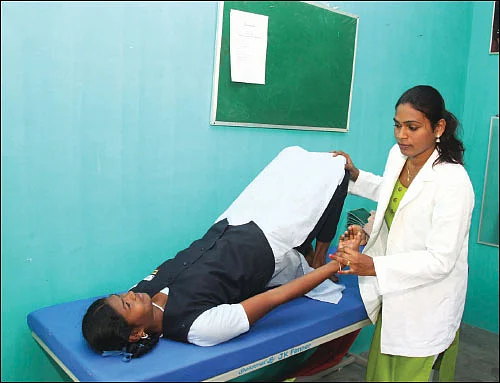 “வலிகளைக் கடந்து சாதித்திருக்கிறேன்!” - திருநங்கை பிசியோதெரபிஸ்ட் சோலு