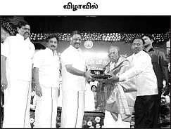 தமிழ் அறிஞர்களை ஏமாற்றிய ஜெயலலிதா!