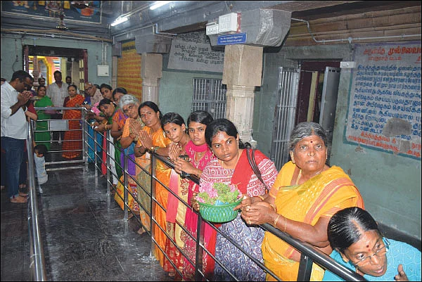 குறை தீர்க்கும் கோயில்கள் - 10 - கருவாக்கி உருவாக்கி காத்திடுவாள் கர்ப்பரட்சாம்பிகை!