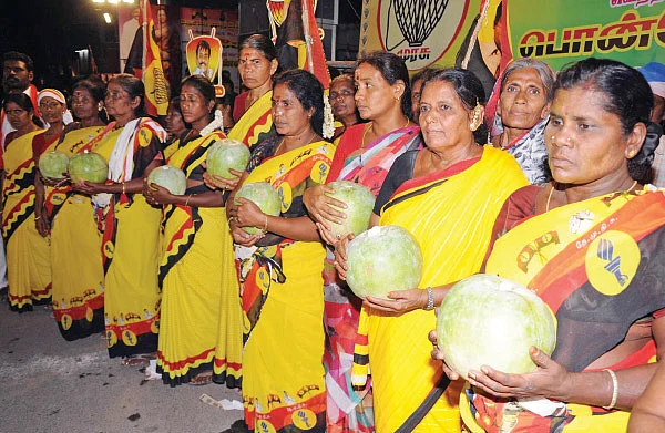 “சோறுக்கும் பீருக்கும் விலைபோய்விடாதீர்கள்!”